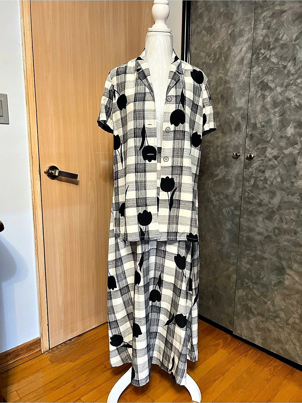 Studio Plaid Maxi Suit Silk Dress in White & Black Size Small Like New